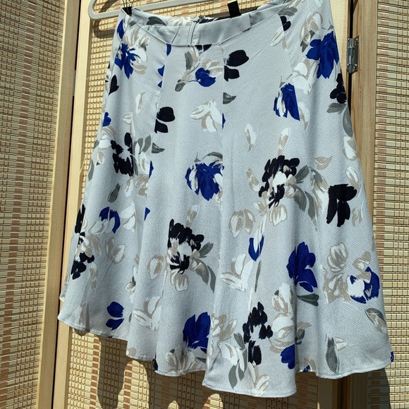 Banana Republic Summer Flower Skirt - Picture 3 of 13